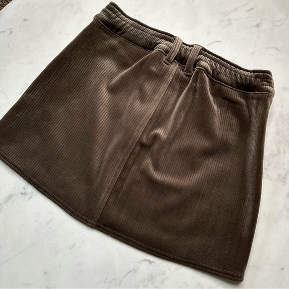 Alo Yoga Ribbed Velour Baller Mini Skirt - Macchiato - Picture 5 of 5